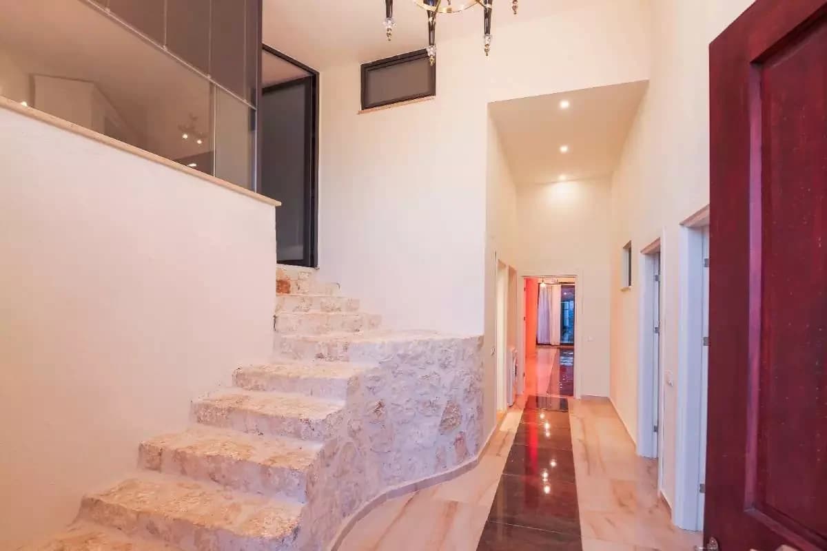 Villa Stone Heart 12
