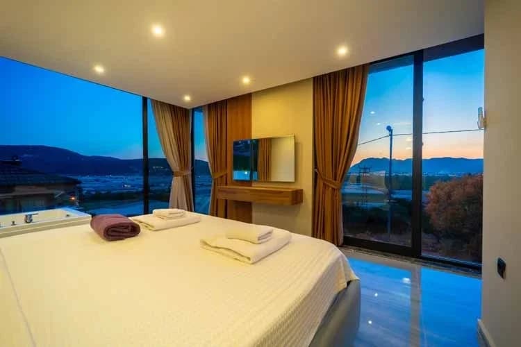 Villa Nur 72