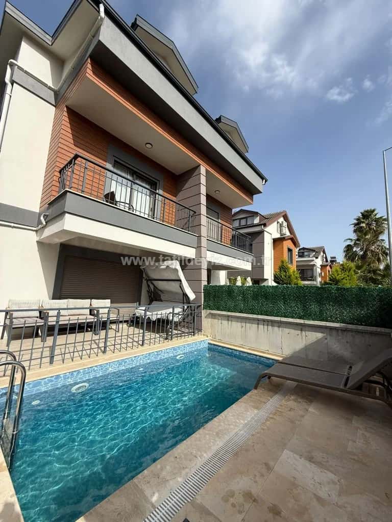 Villa Sloths