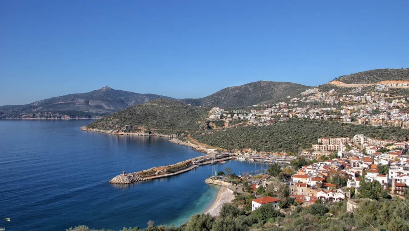Kalkan Plajları: Ücretsiz ve Ücretli Tüm Seçeneklerin Kapsamlı Rehberi