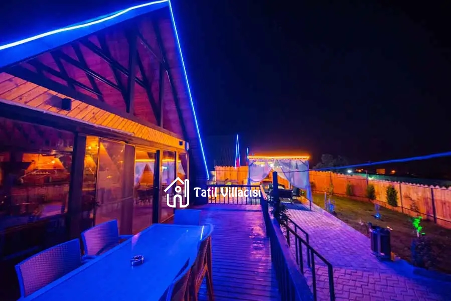 Bungalov Night 1
