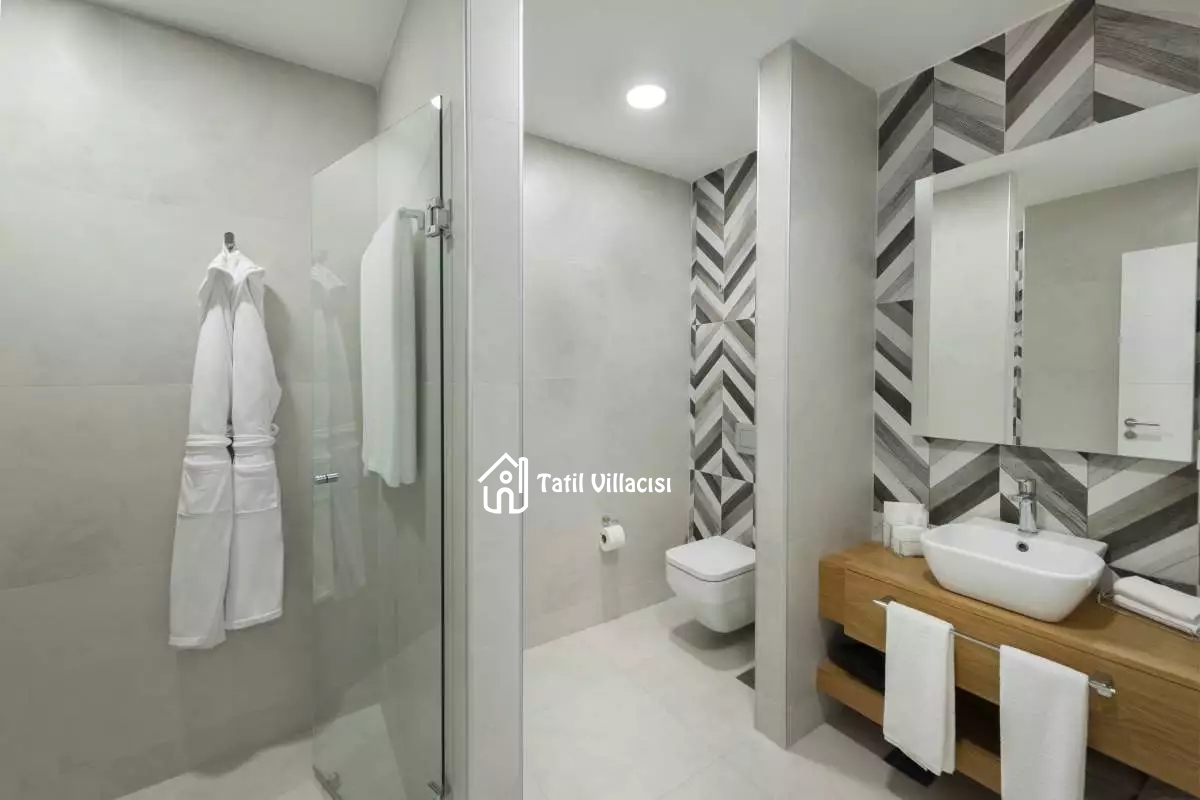Le Meridien Jacuzzi Garden Villa