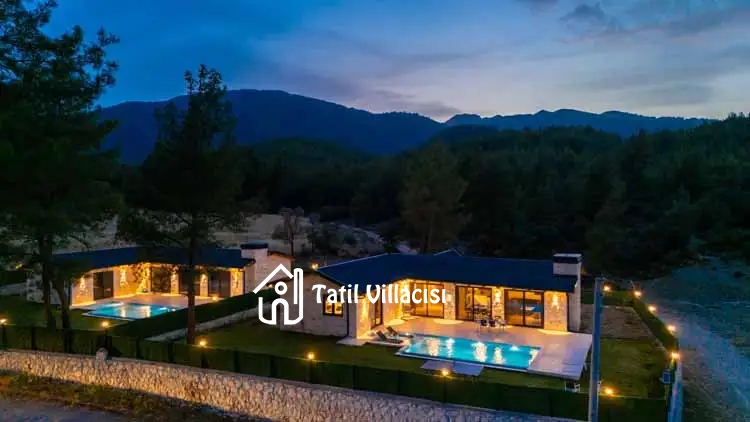 Villa Casaba Uğrar