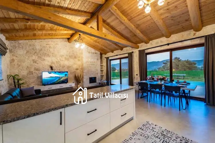 Villa Casaba Uğrar