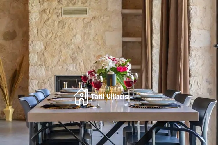 Villa Casaba Uğrar