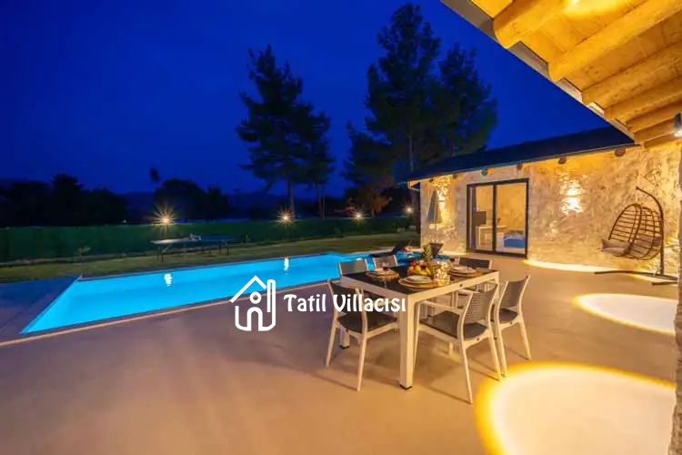 Villa Casaba Uğrar