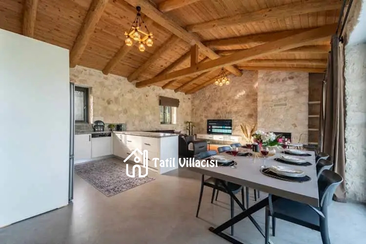 Villa Casaba Uğrar