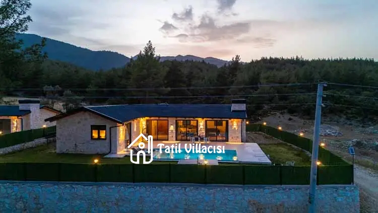 Villa Casaba Uğrar