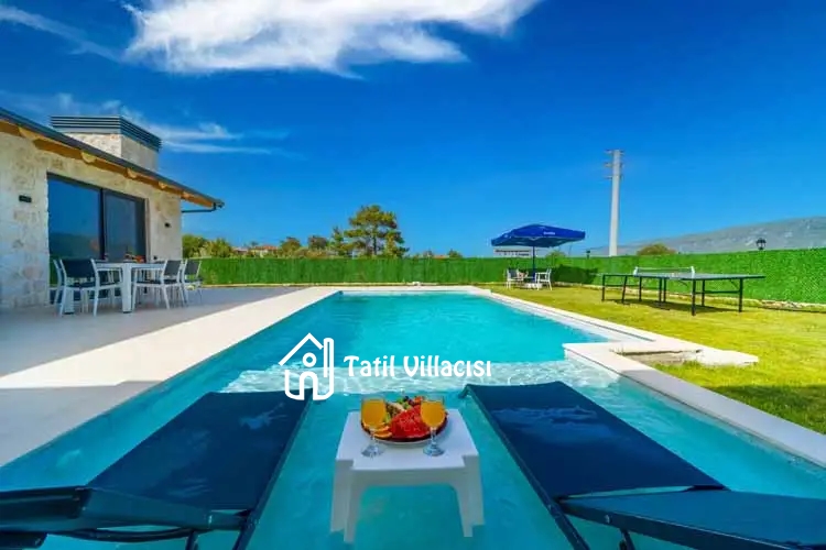 Villa Casaba Uğrar