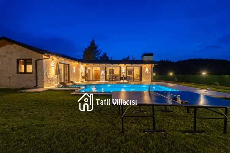 Villa Casaba Uğrar