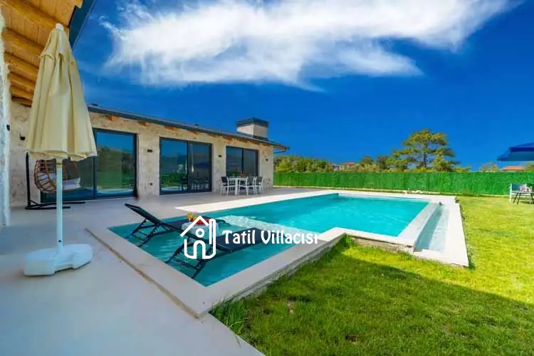 Villa Casaba Uğrar