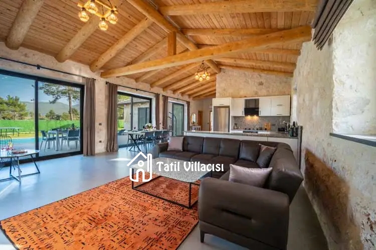 Villa Casaba Uğrar