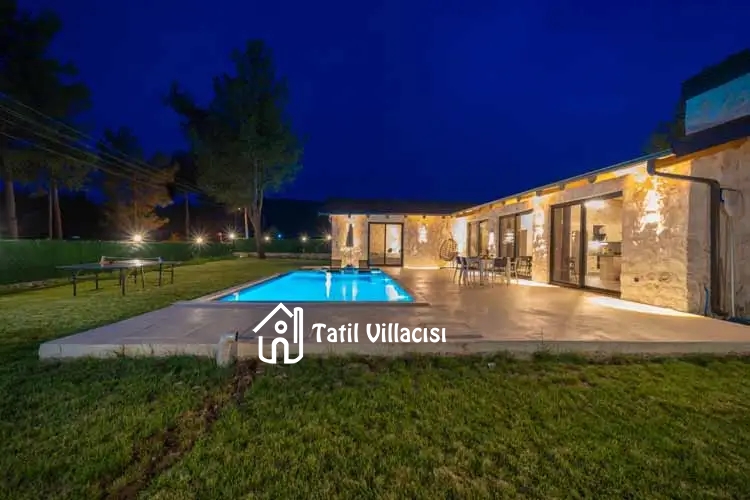 Villa Casaba Uğrar