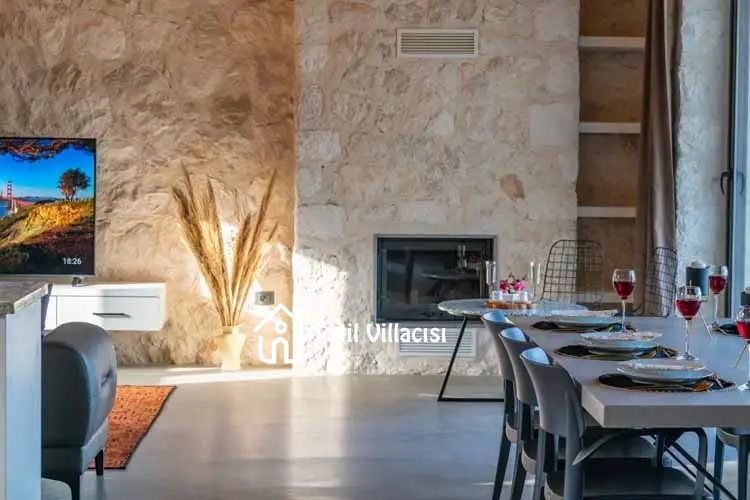 Villa Casaba Uğrar