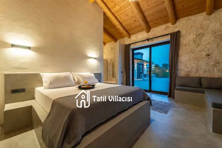 Villa Casaba Uğrar