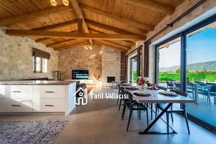 Villa Casaba Uğrar