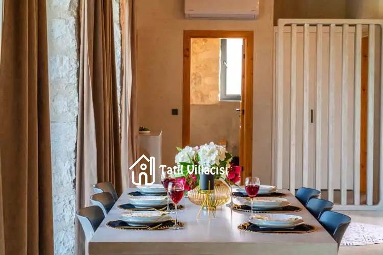 Villa Casaba Uğrar