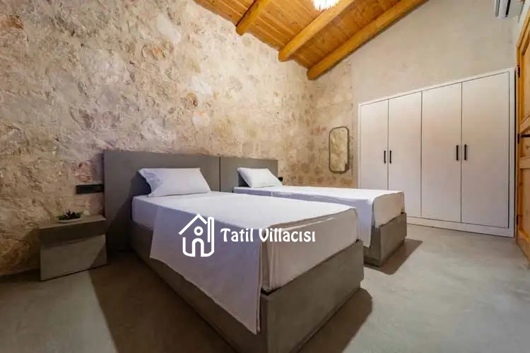 Villa Casaba Uğrar