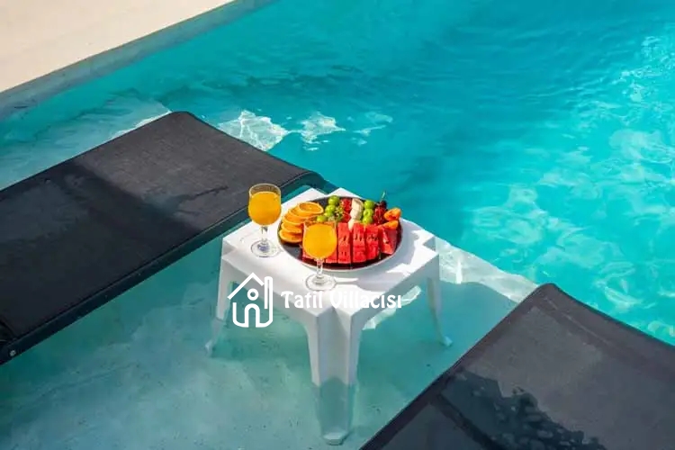 Villa Casaba Uğrar