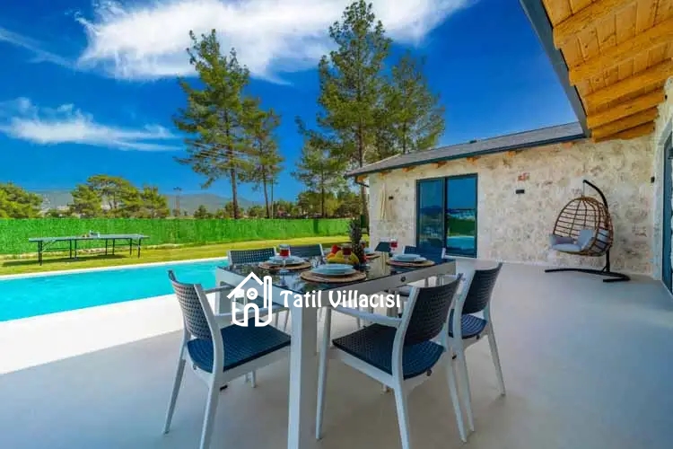 Villa Casaba Uğrar