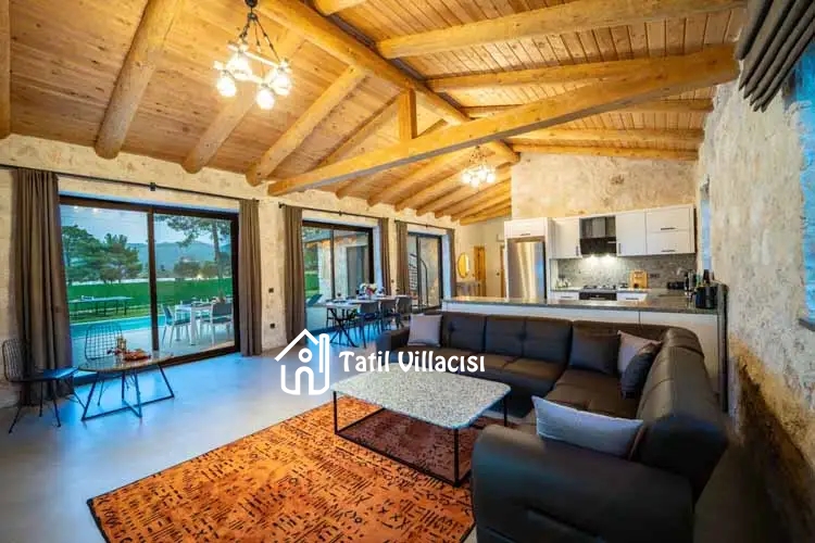 Villa Casaba Uğrar