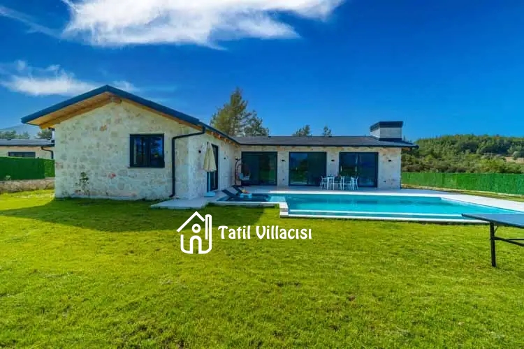 Villa Casaba Uğrar