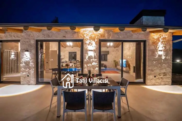 Villa Casaba Uğrar