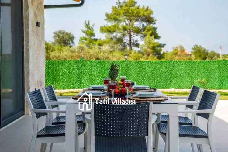 Villa Casaba Uğrar