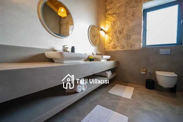 Villa Casaba Uğrar