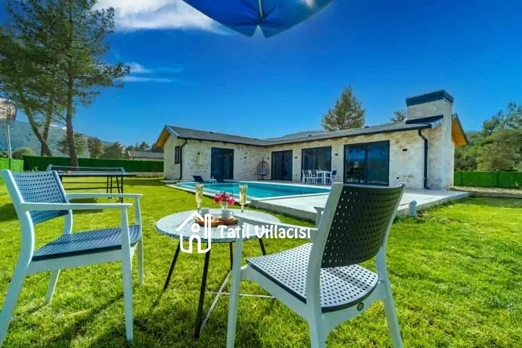 Villa Casaba Uğrar