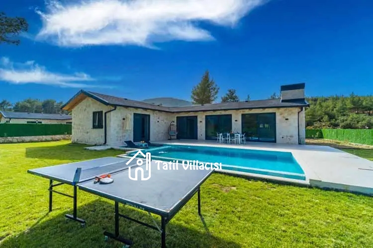 Villa Casaba Uğrar
