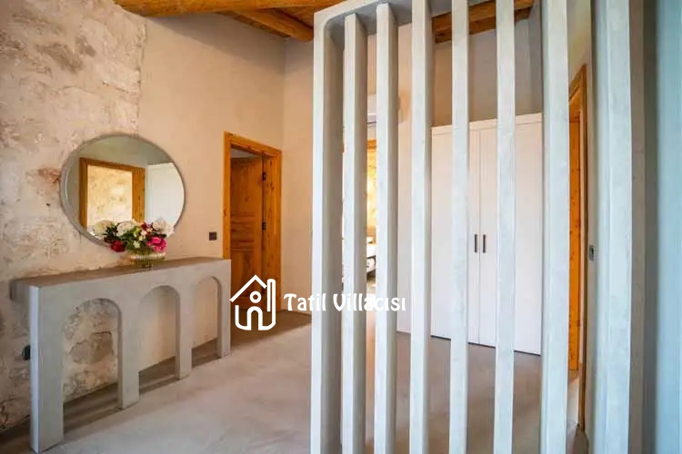 Villa Casaba Uğrar