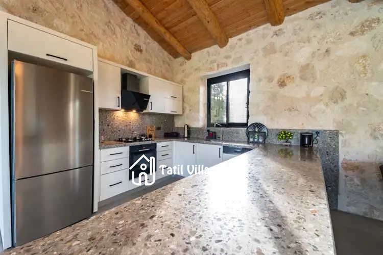 Villa Casaba Uğrar