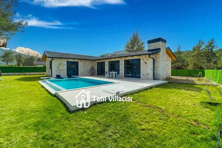 Villa Casaba Uğrar