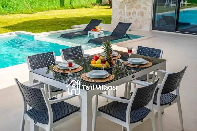 Villa Casaba Uğrar