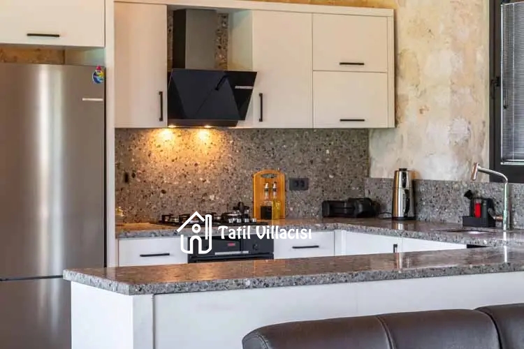 Villa Casaba Uğrar