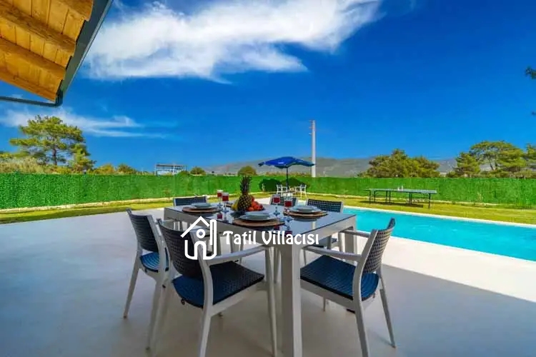 Villa Casaba Uğrar