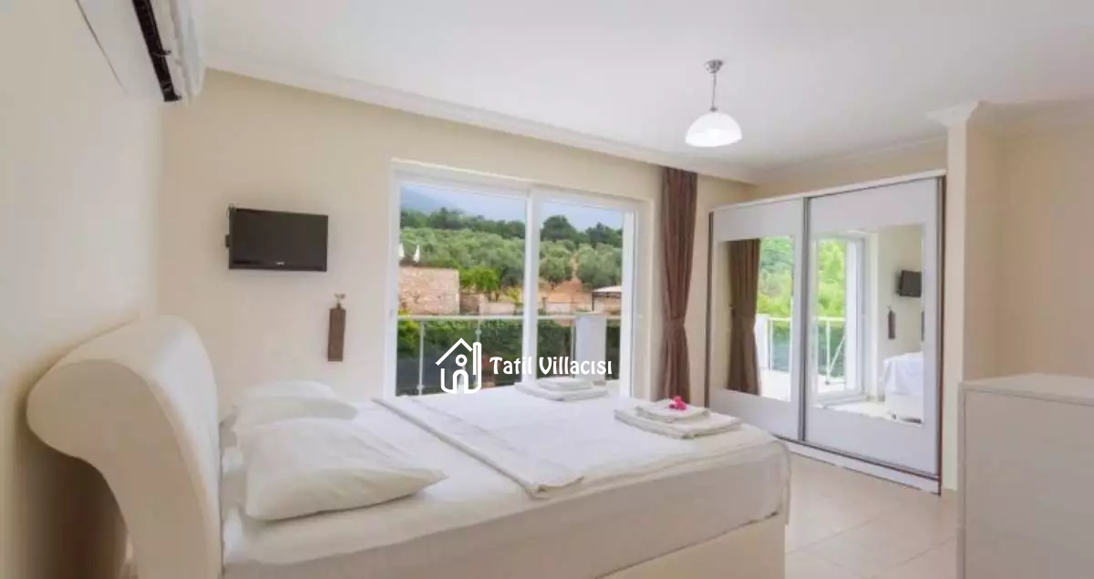 Villa Crown 2