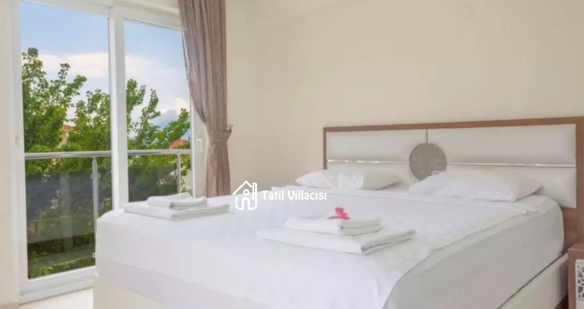 Villa Crown 2