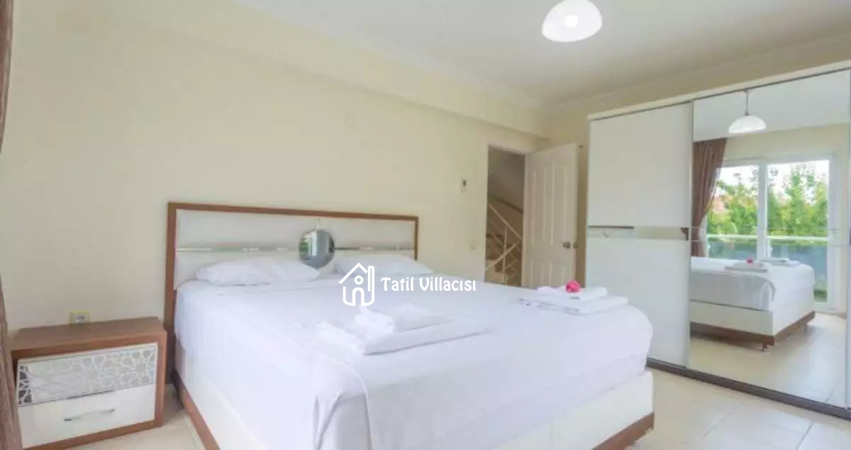 Villa Crown 2