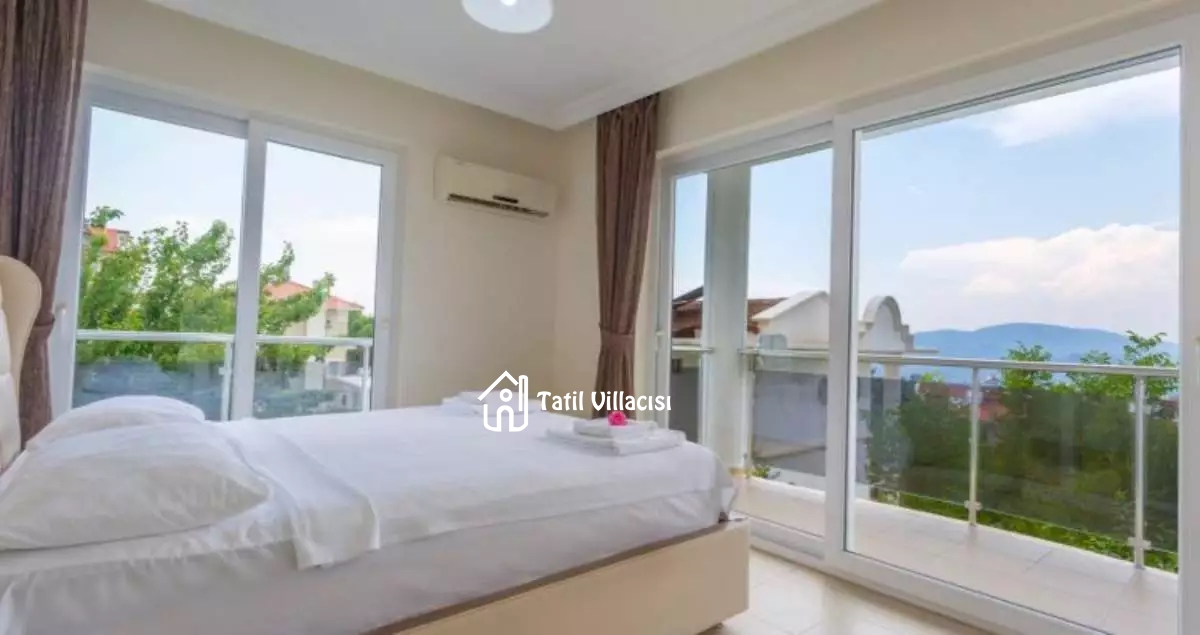 Villa Crown 2