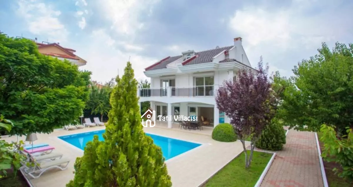 Villa Crown 2