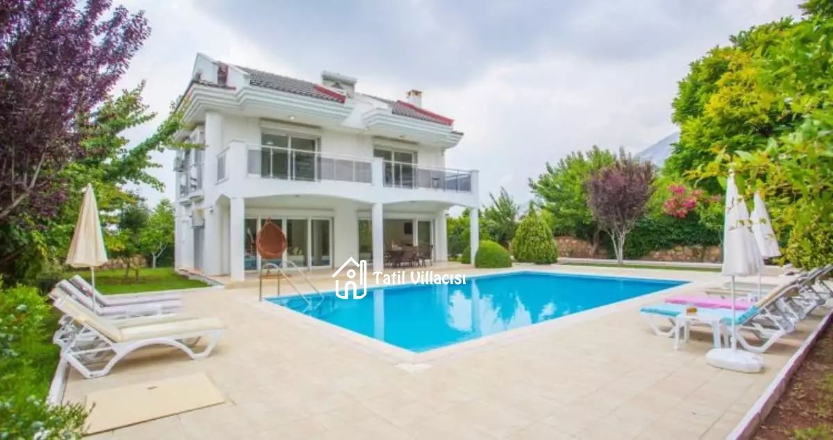 Villa Crown 2