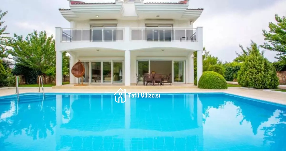 Villa Crown 2