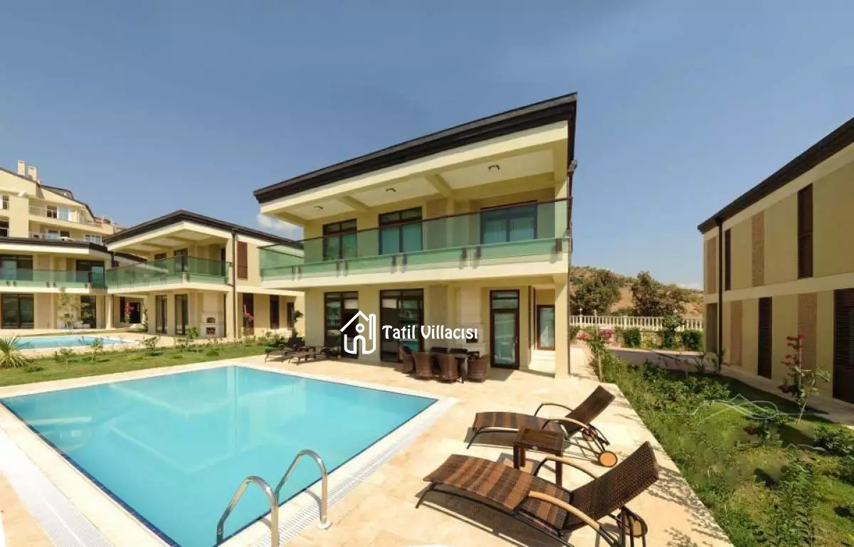 Villa Gold City 1