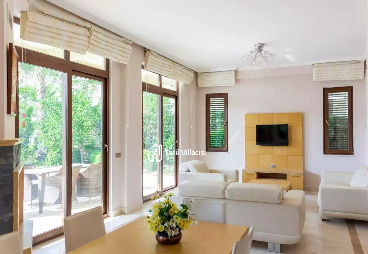 Villa Gold City 1