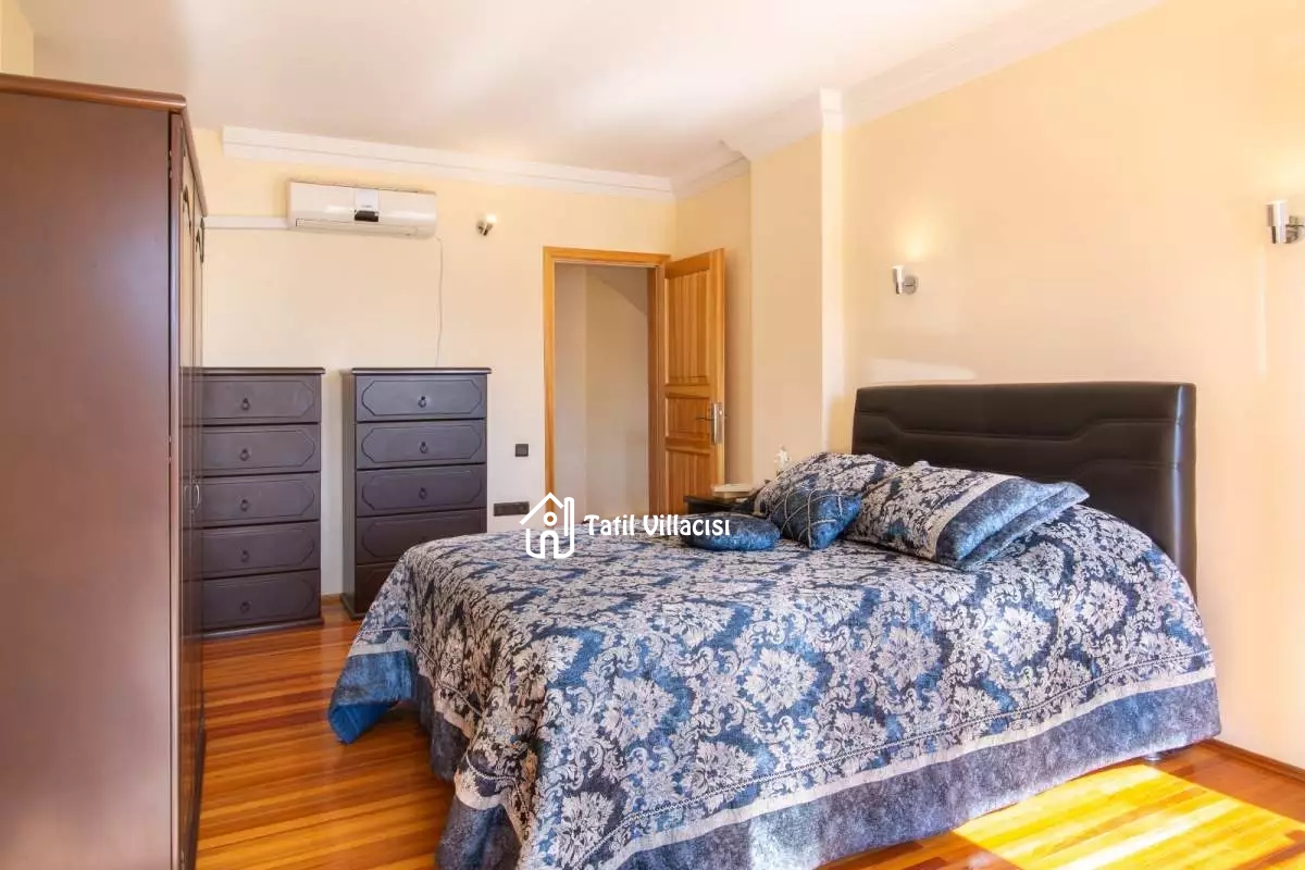 Villa Gold