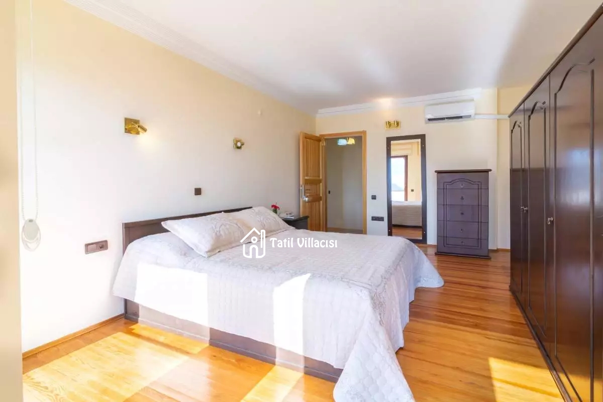Villa Gold