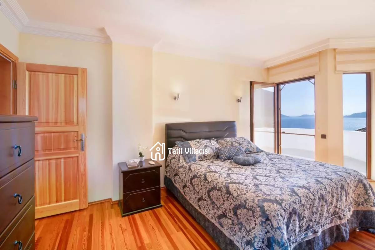 Villa Gold