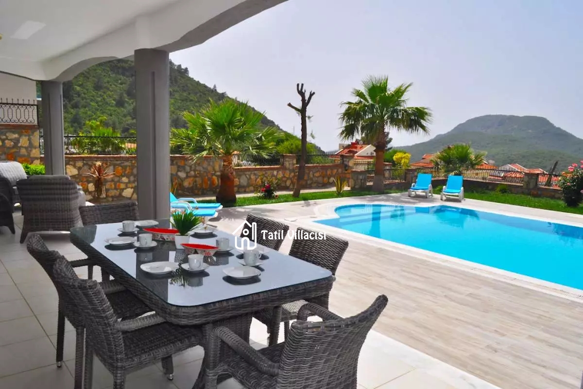 Villa Golden Heights 3B